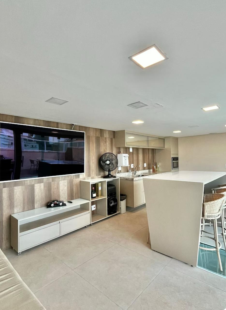 Pendthouse Sofisticado com Suíte Master, Hidromassagem e Rooftop Gourmet em Bertioga