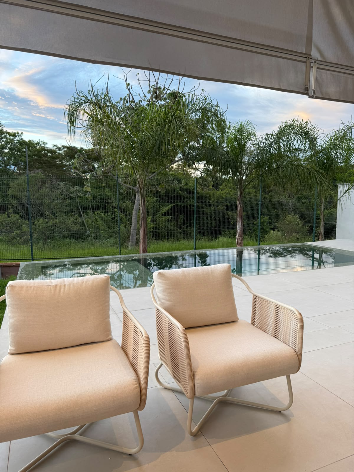 Sobrado Luxuoso Alphaville Nova Esplanada com Piscina Aquecida e Integração Total com Natureza