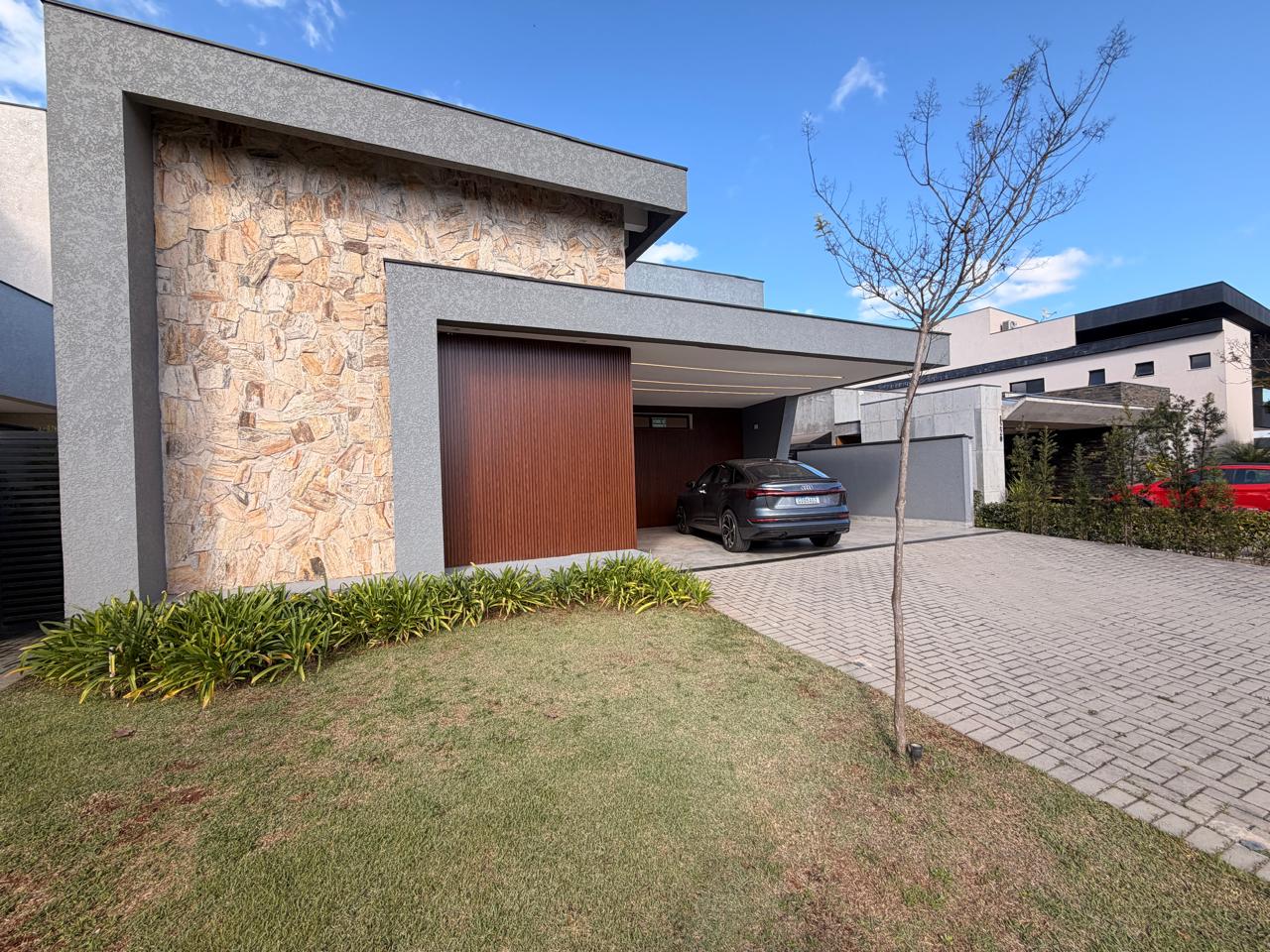 Casa de Luxo em Alphaville Nova Esplanada com Piscina Aquecida e Automação Inteligente