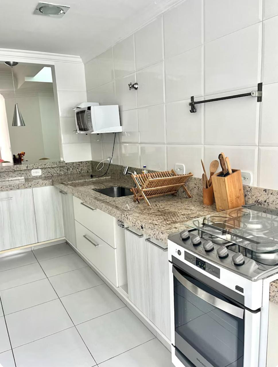 Pendthouse Sofisticado com Suíte Master, Hidromassagem e Rooftop Gourmet em Bertioga