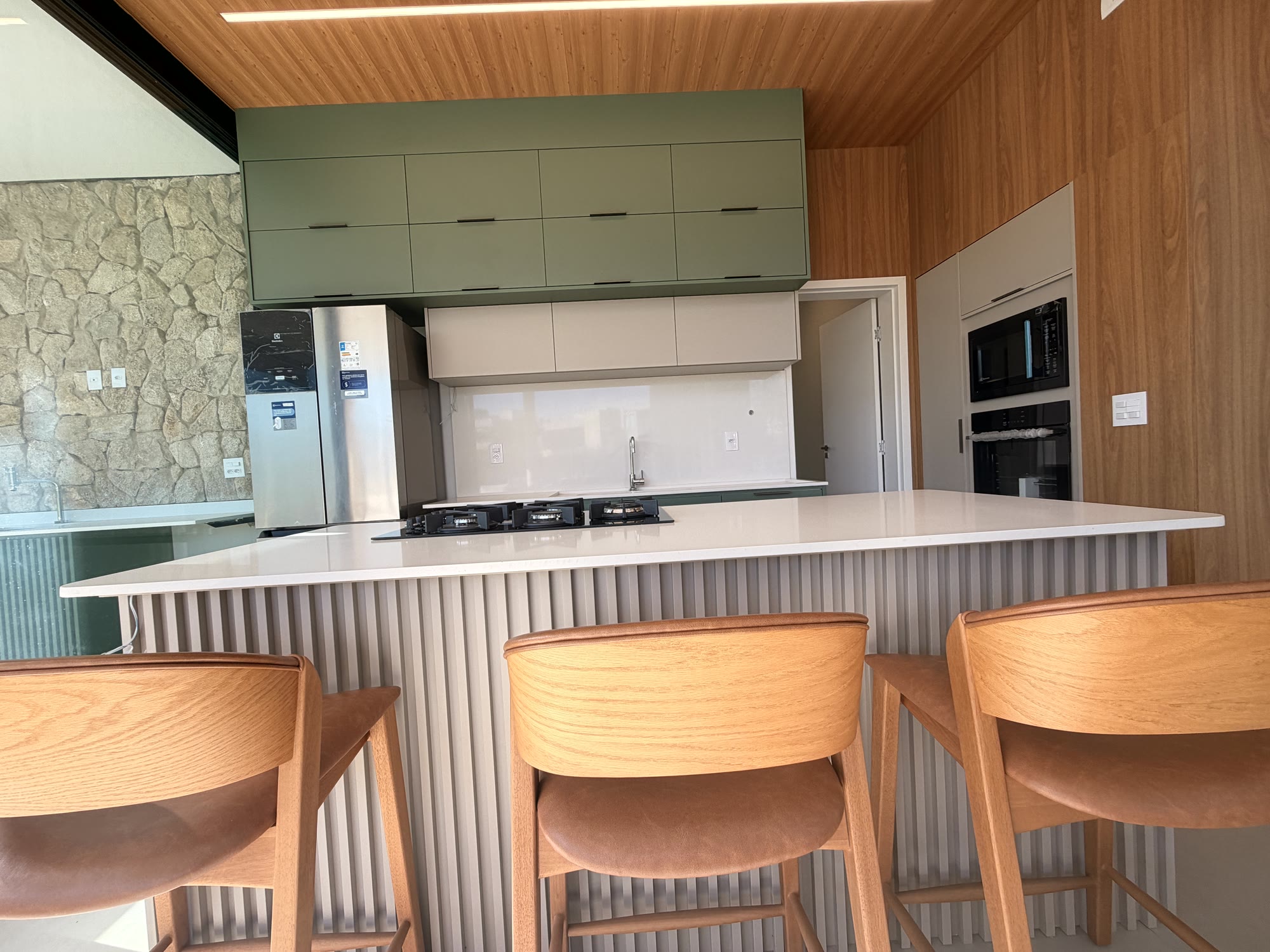 Casa de Alto Padrão — Alphaville Nova Esplanada 4 — 4 Suítes · Piscina de Borda Infinita