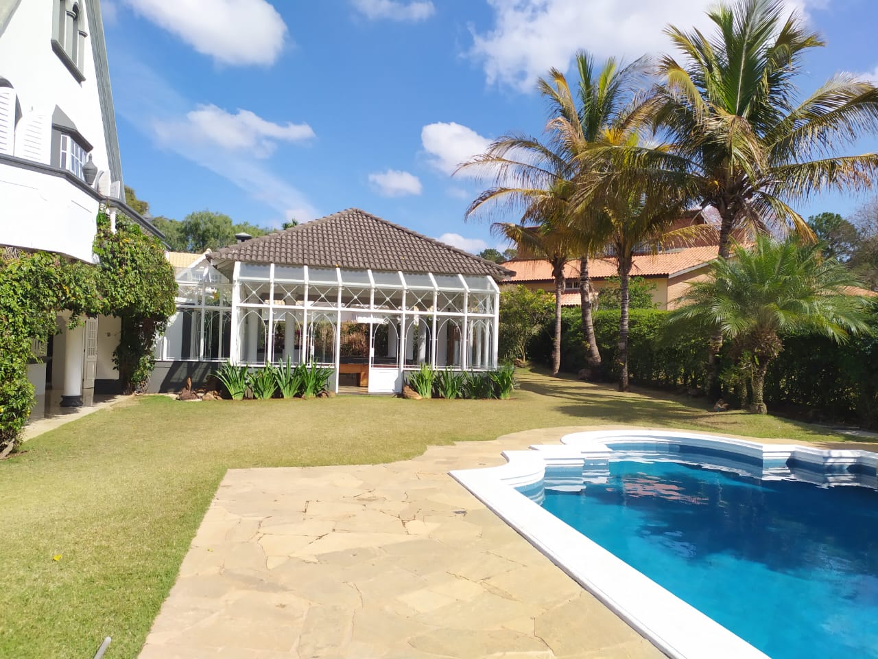 Área externa e piscina