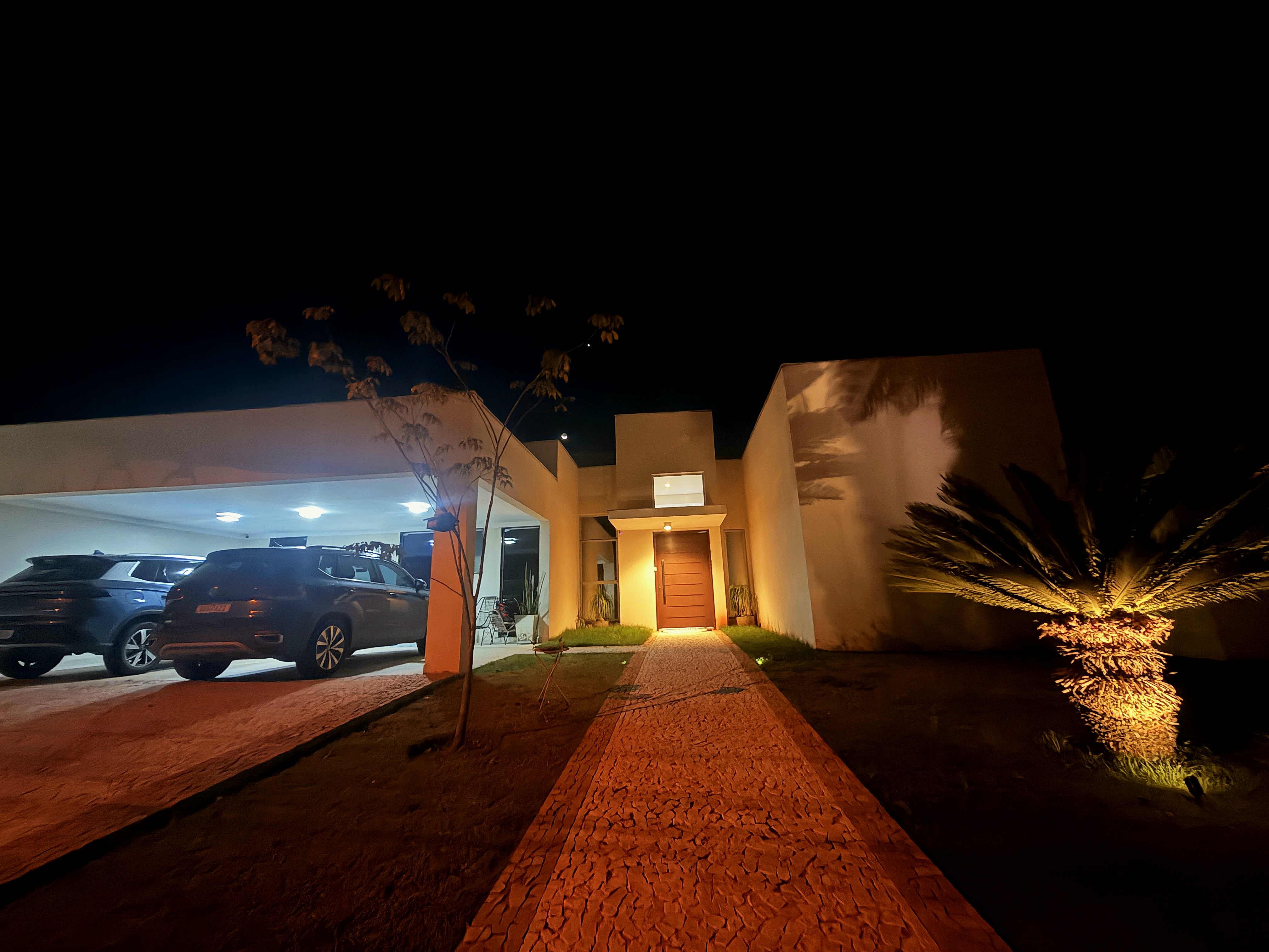 Fachada à noite