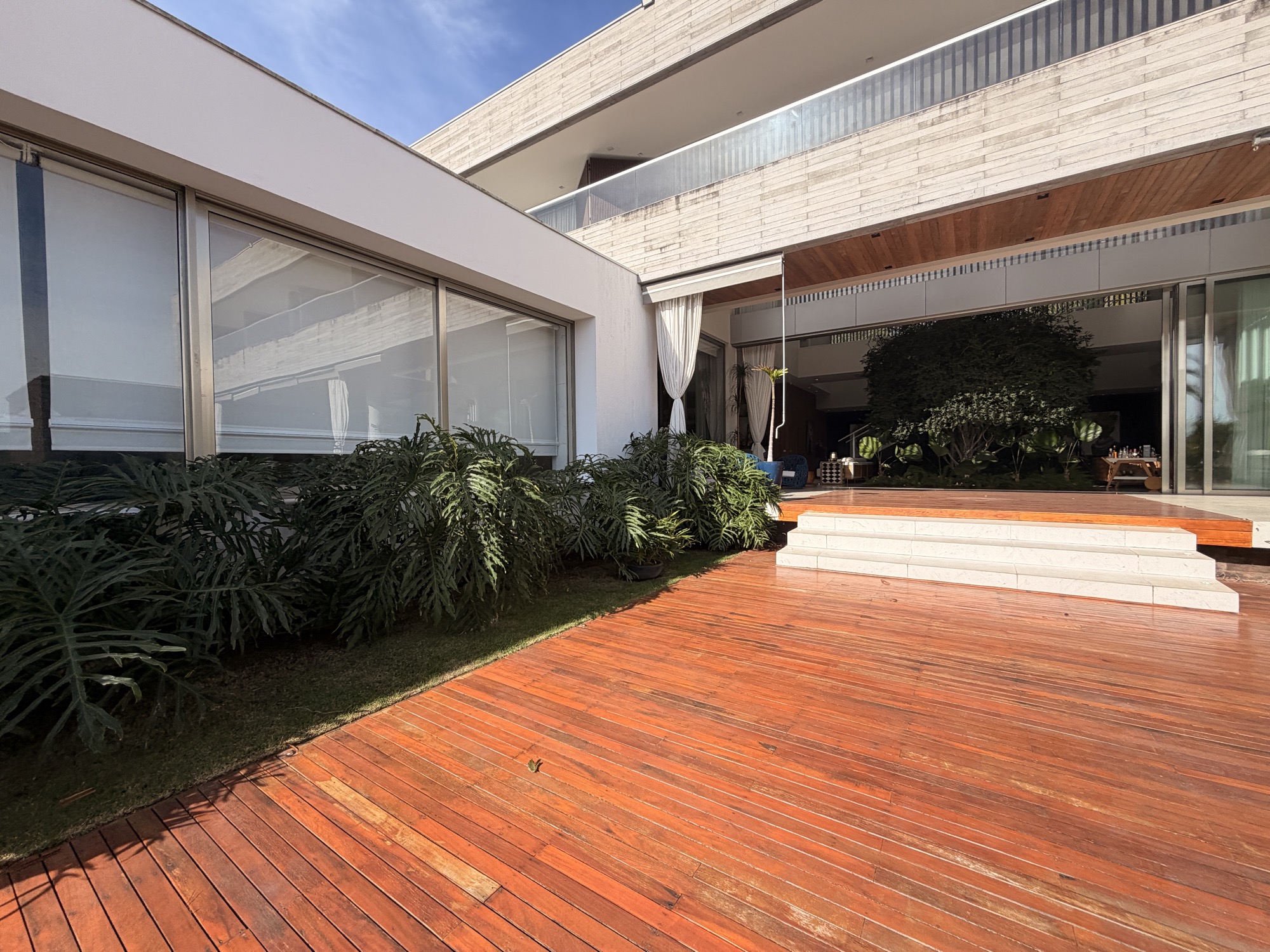 Casa Resort no Santa Maria com 1800m Altamente mobiliada e decorada.