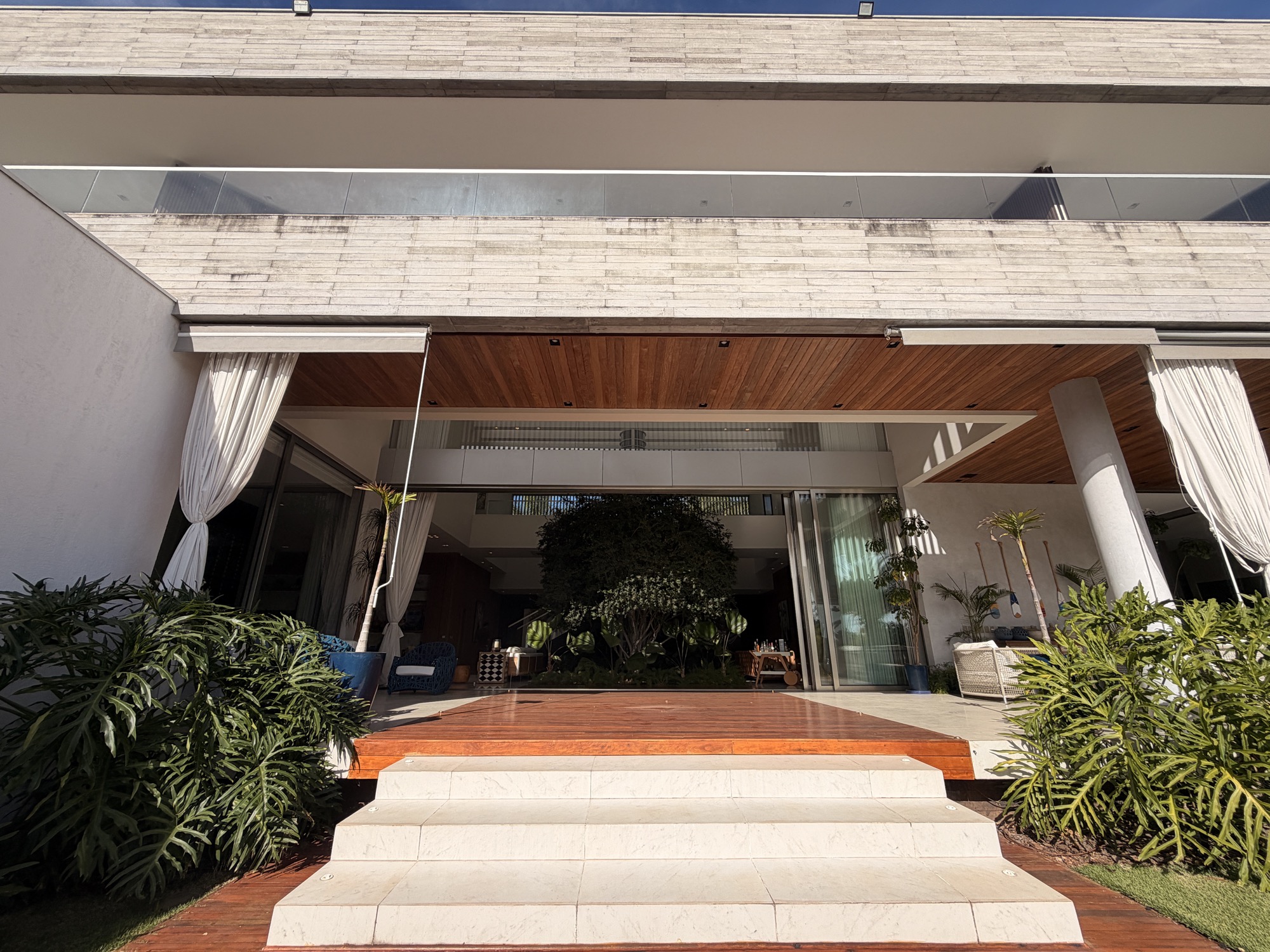 Casa Resort no Santa Maria com 1800m Altamente mobiliada e decorada.